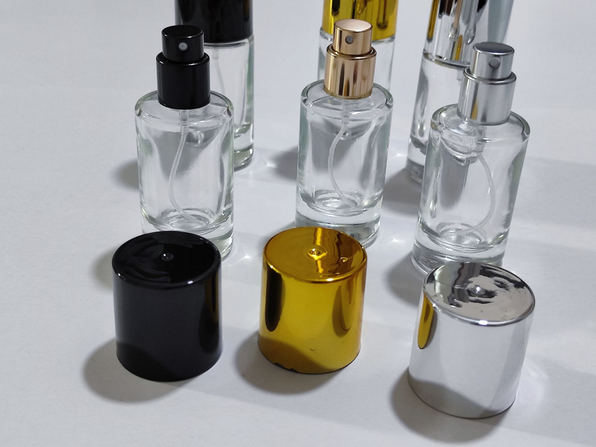 20میل-استوانه جین شیشه عطر ۲۰ میل استوانه ای(1جین 12عددی) - Image 1