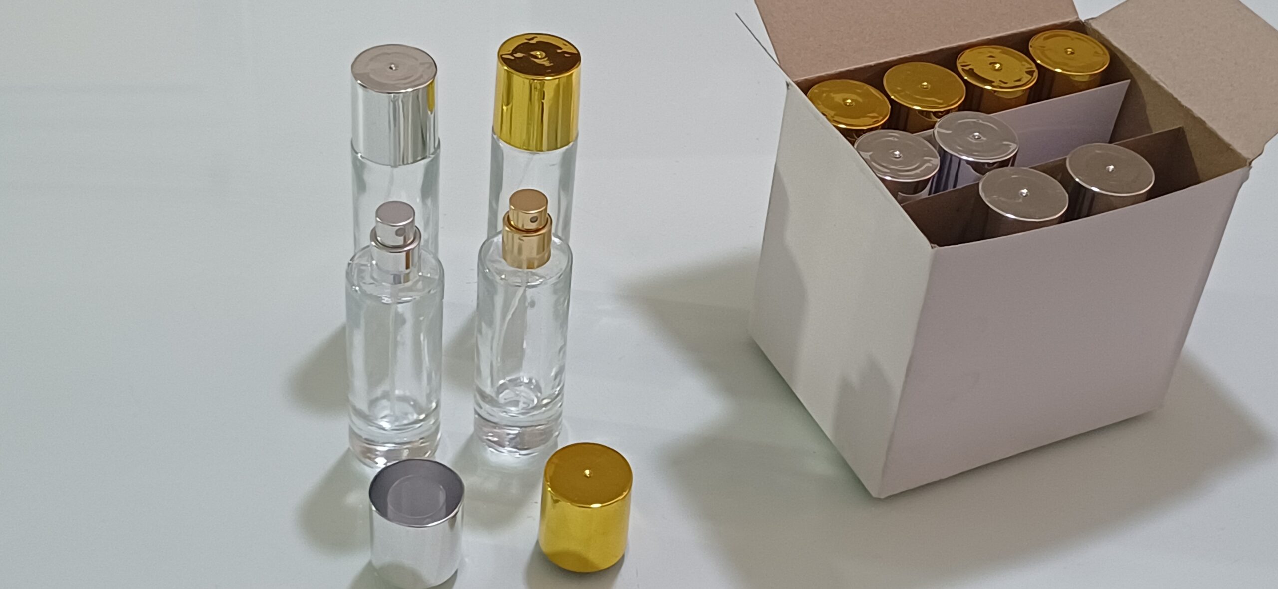 ۲۰۲۶۰۴۳۰_۱۲۳۹۰۶ جین شیشه عطر ۳۰میل استوانه (۱جین ۱۲عددی) - Image 1