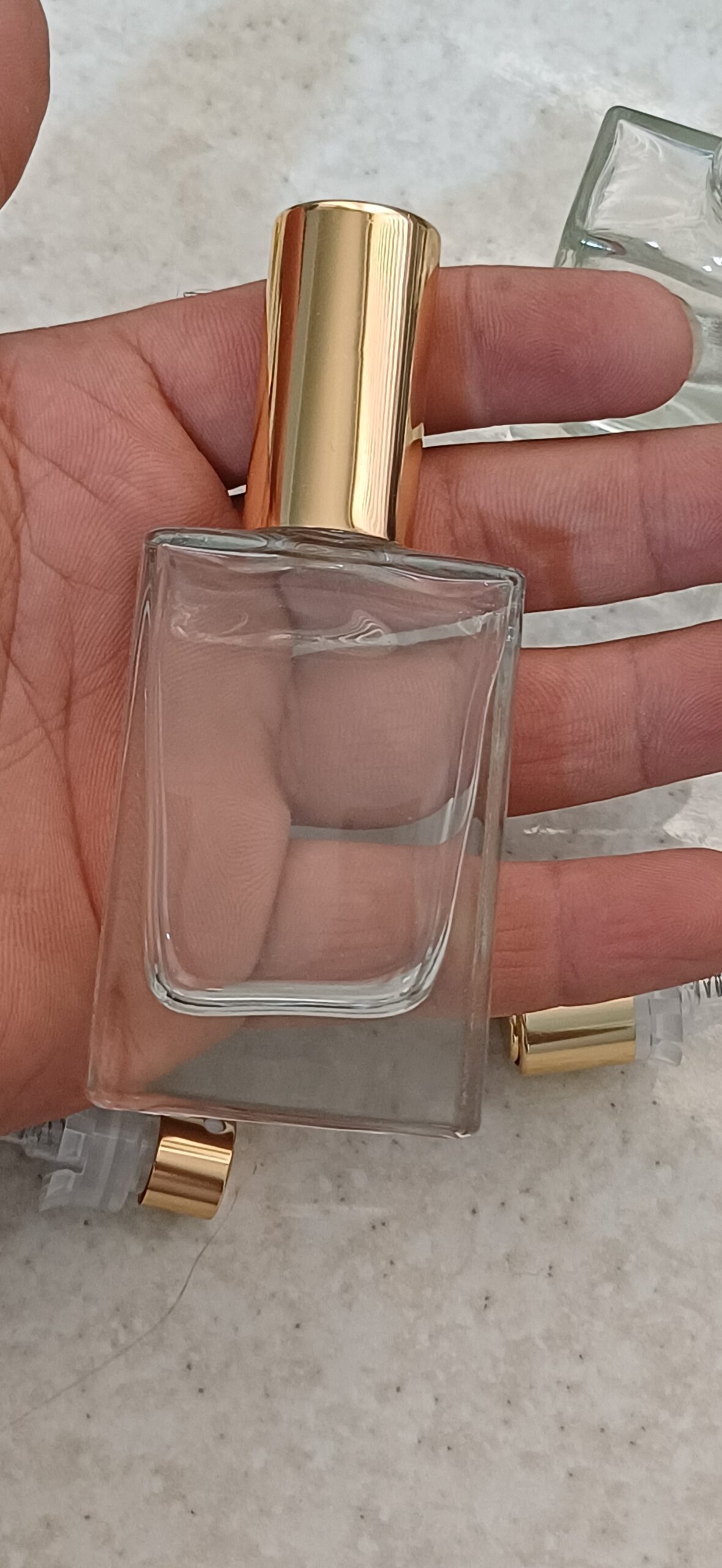 ۲۰۲۶۰۶۰۶_۱۲۴۶۴۸ شیشه عطر۲۰میل ایزی کریمپ فلزی طلایی - Image 1